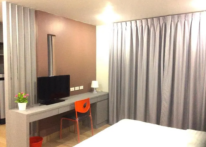 Live At Sukhumvit 105 Apartahotel 2*